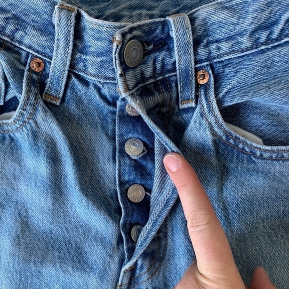 Levi's Premium 501 S High Rise Ankle Medium Wash Denim Jeans Women's Size 26 - Picture 4 of 10